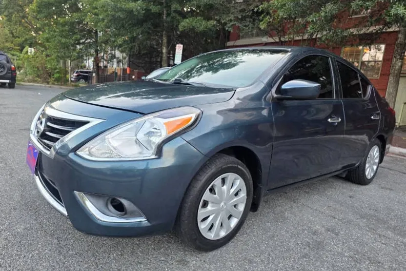 2016 Nissan Versa 1.6 SV photo 1