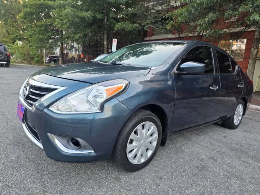 2016 Nissan Versa 1.6 SV photo 1