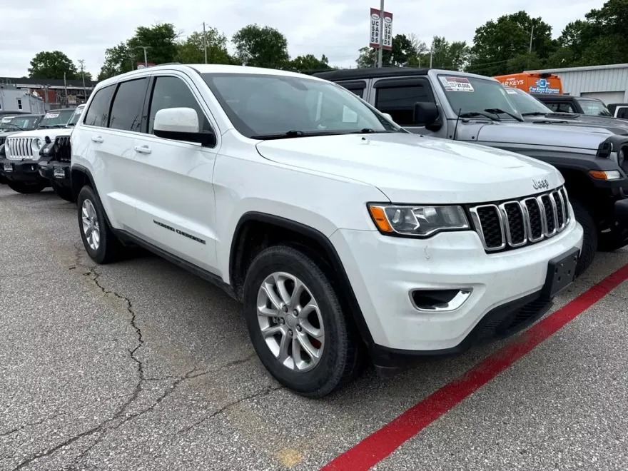 2022 Jeep Grand Cherokee Laredo X photo 1