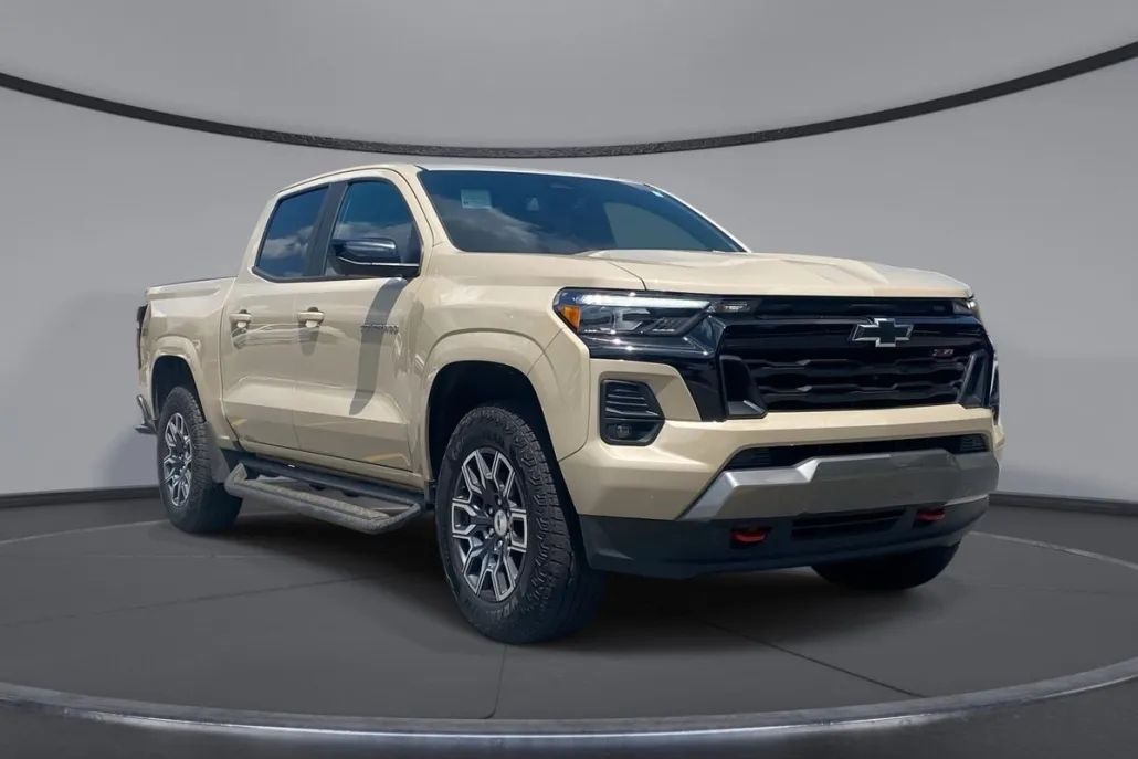 2024 Chevrolet Colorado Z71 photo 1