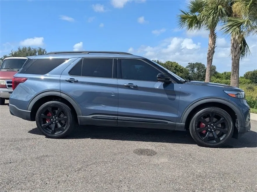 2021 Ford Explorer ST photo 1