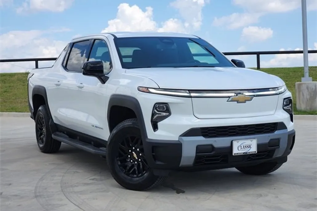 2026 Chevrolet Silverado EV LT photo 1