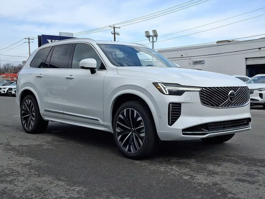 2025 Volvo XC90 T8 Plus photo 1