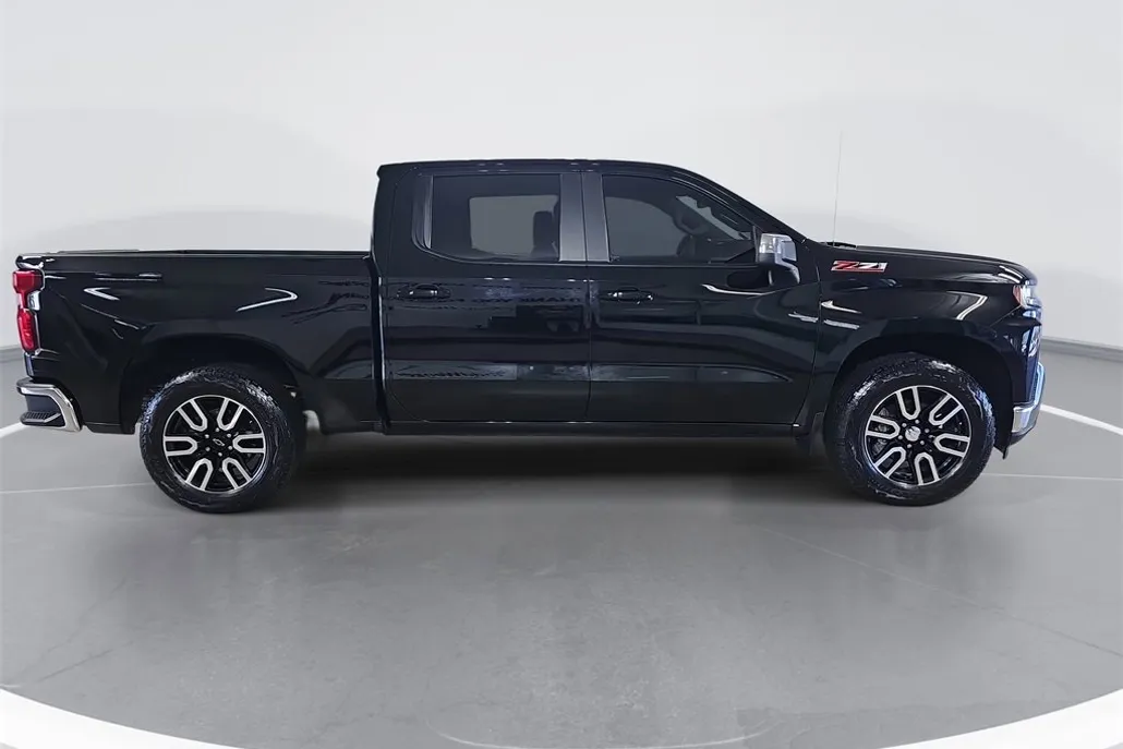 2019 Chevrolet Silverado 1500 LT photo 1