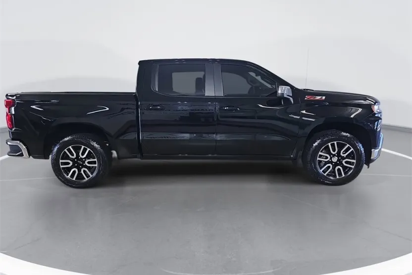 2019 Chevrolet Silverado 1500 LT photo 1