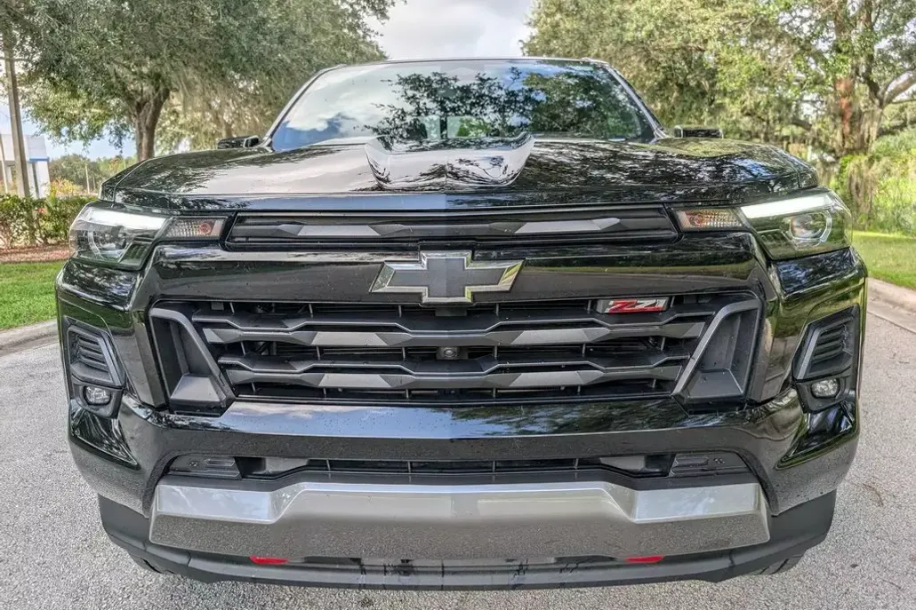 2023 Chevrolet Colorado Z71 photo 1