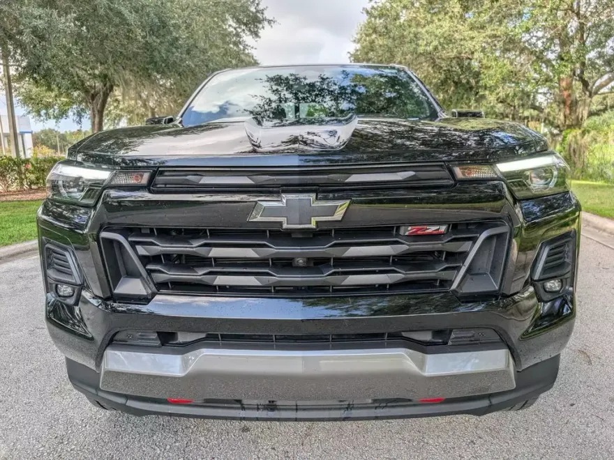 2023 Chevrolet Colorado Z71 photo 1