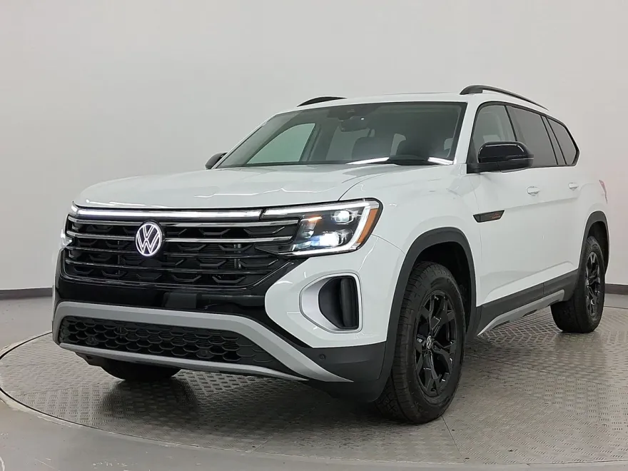 2025 Volkswagen Atlas Peak Edition SE photo 1