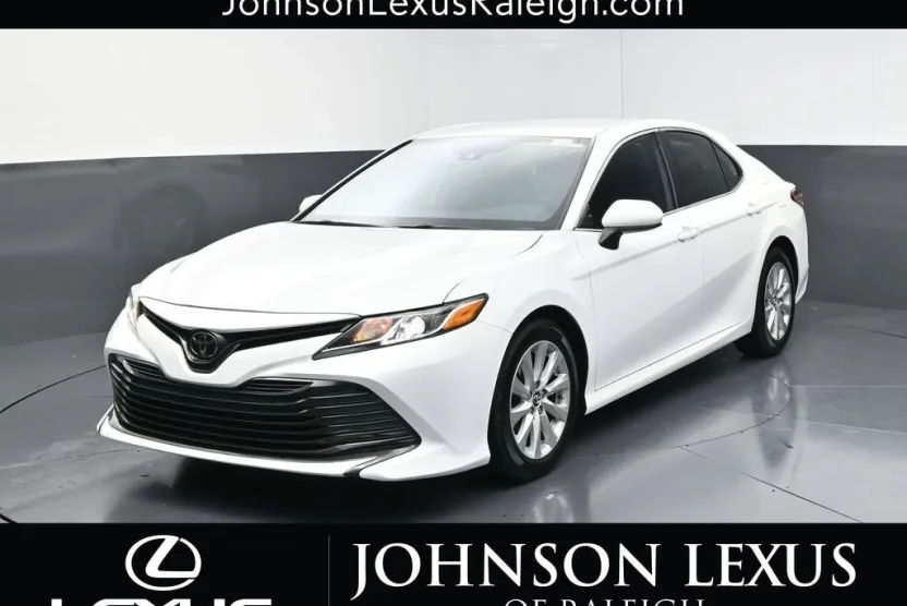 2019 Toyota Camry LE photo 1