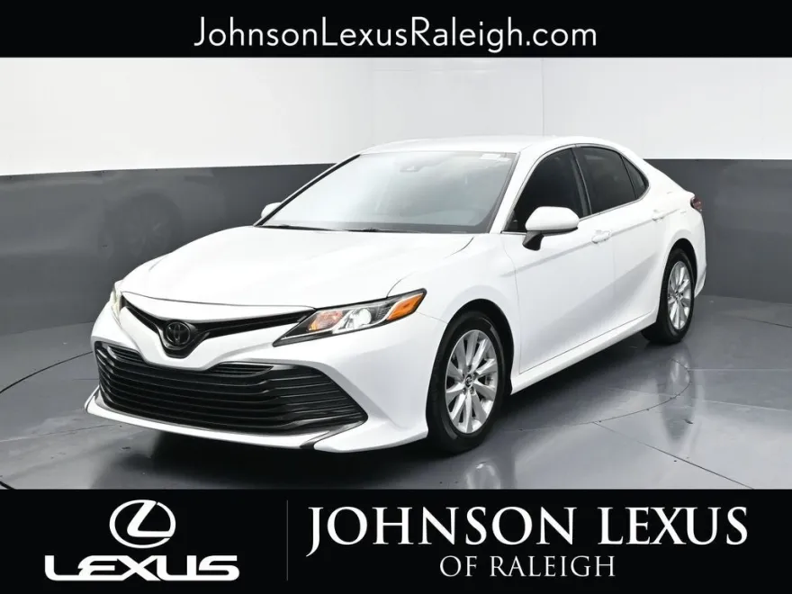 2019 Toyota Camry LE photo 1