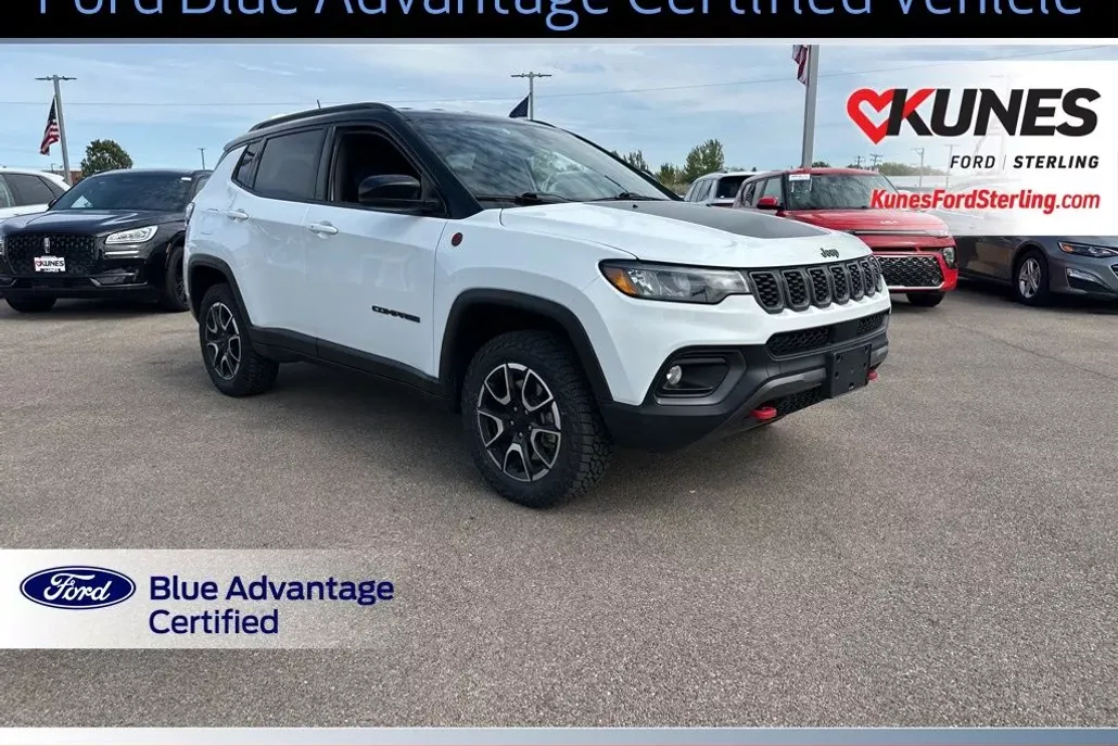 2024 Jeep Compass Trailhawk photo 1