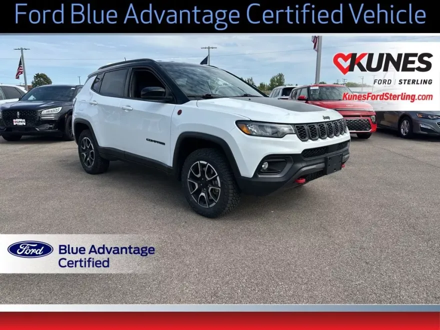 2024 Jeep Compass Trailhawk photo 1