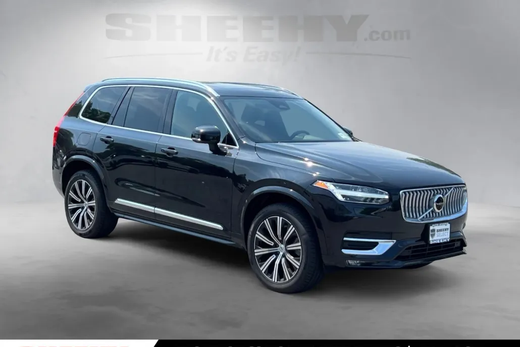 2023 Volvo XC90 B5 Plus photo 1