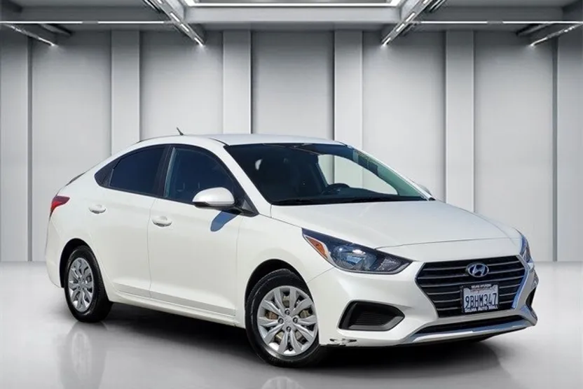 2022 Hyundai Accent SE photo 1