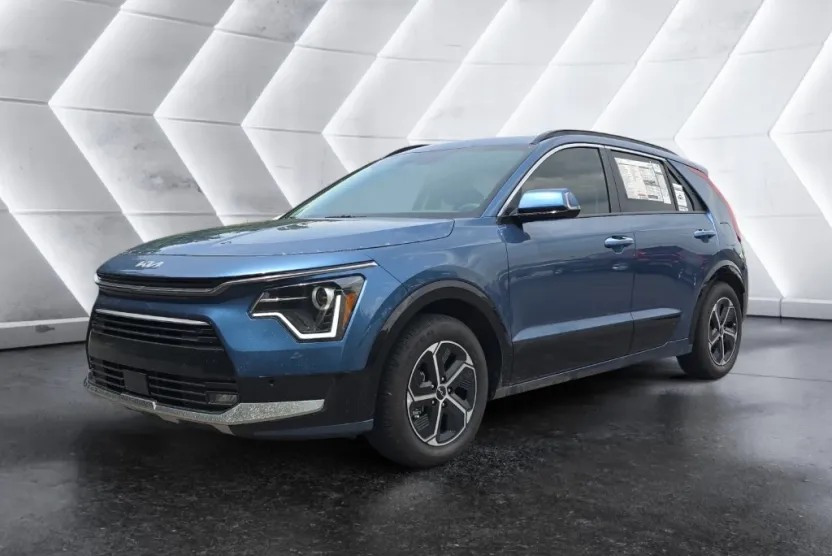 2025 Kia Niro SX Touring photo 1