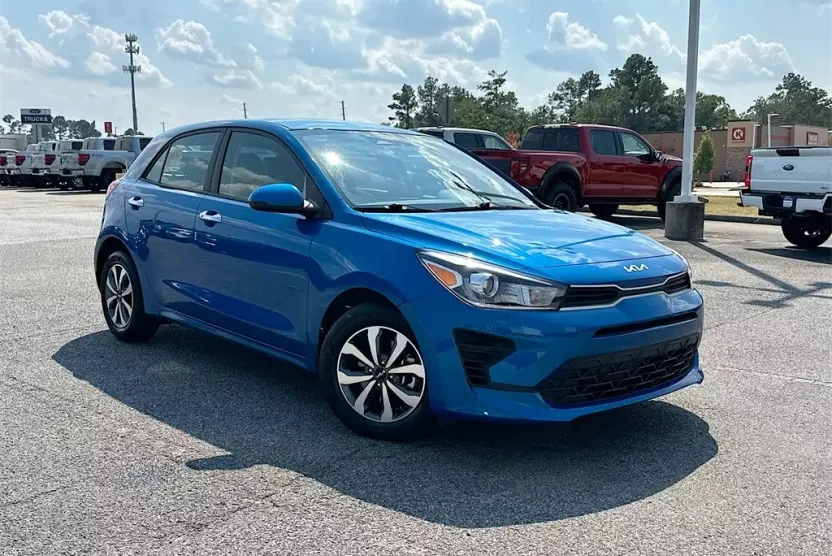 2023 Kia Rio S photo 1