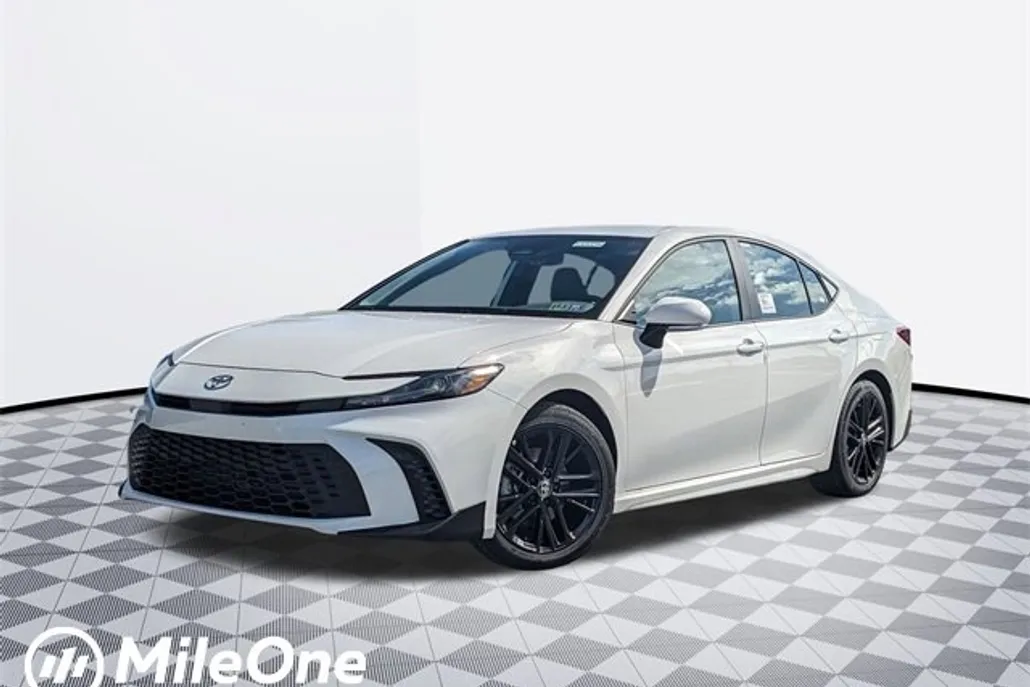 2025 Toyota Camry SE photo 1