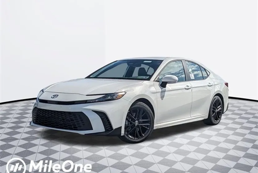 2025 Toyota Camry SE photo 1