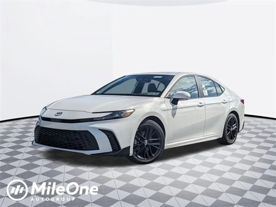 2025 Toyota Camry SE photo 1