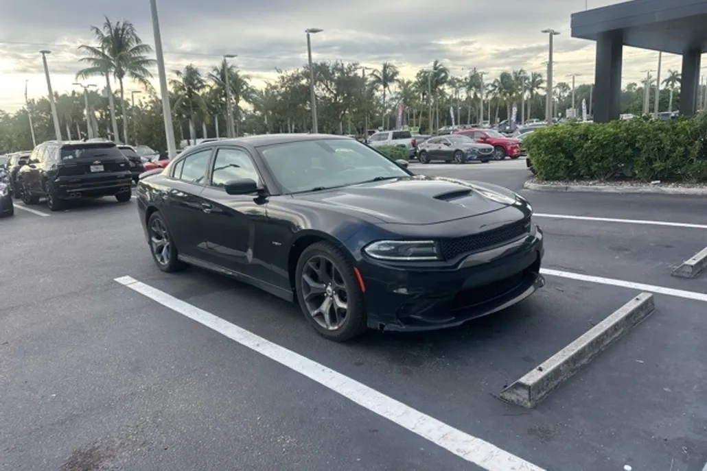 2019 Dodge Charger R/T photo 1