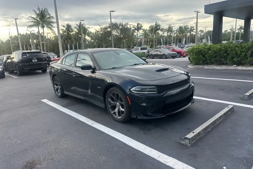 2019 Dodge Charger R/T photo 1