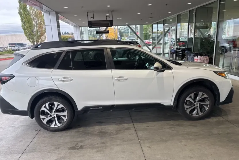 2020 Subaru Outback Limited photo 1
