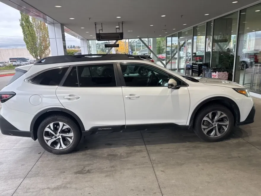 2020 Subaru Outback Limited photo 1