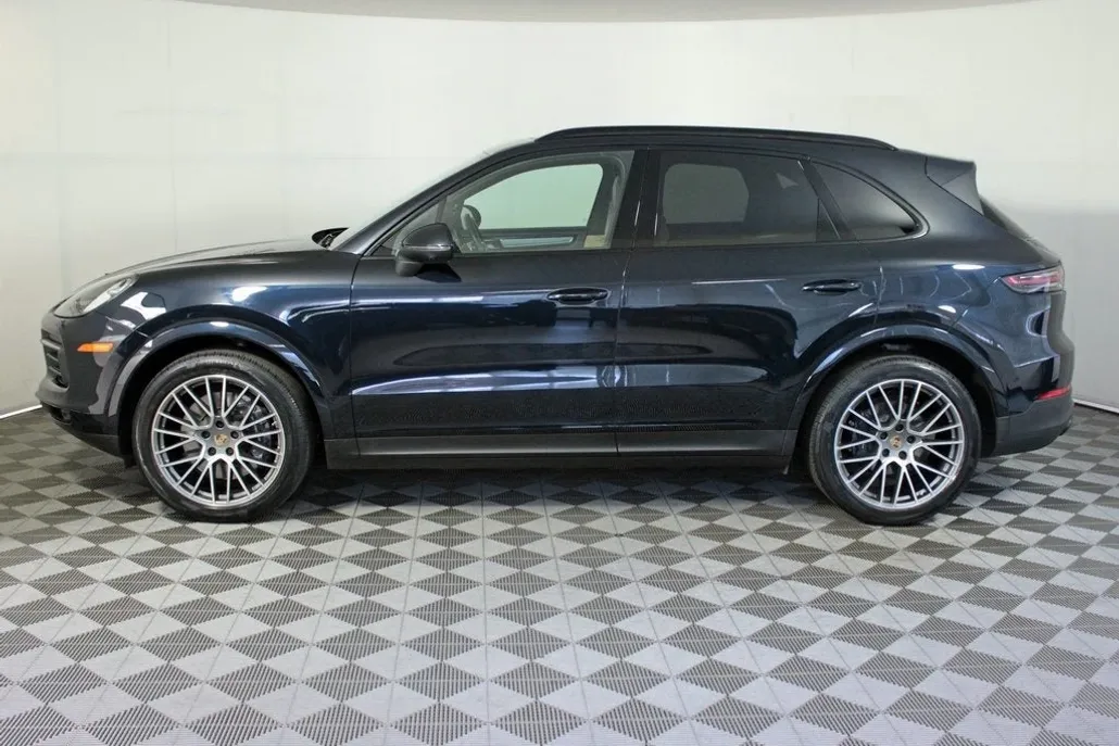 2023 Porsche Cayenne Platinum Edition photo 1