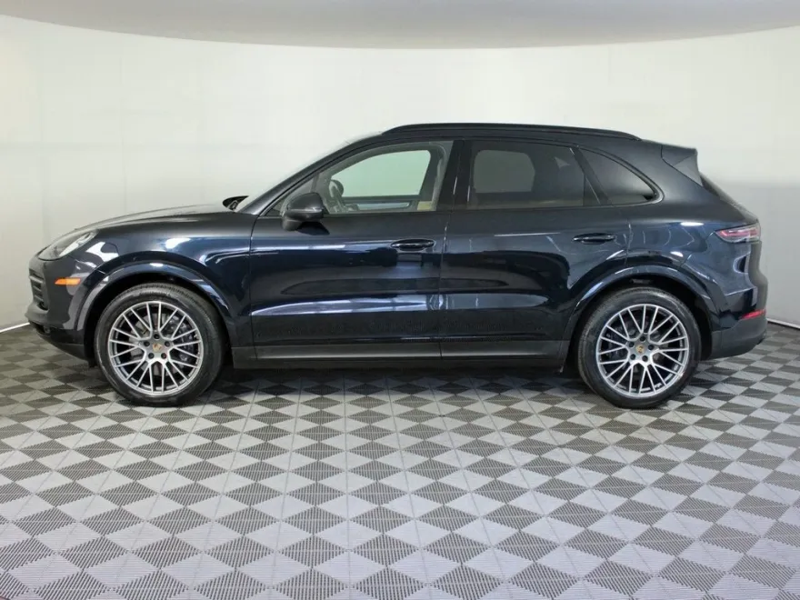 2023 Porsche Cayenne Platinum Edition photo 1