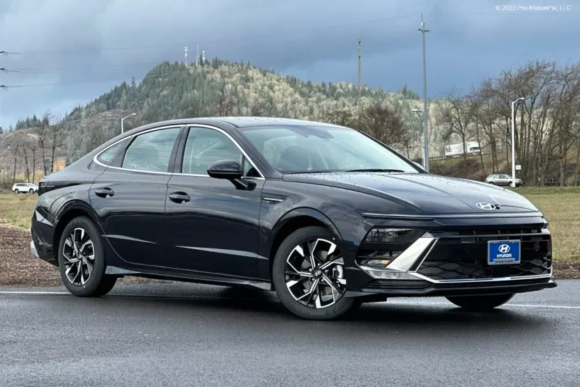 2025 Hyundai Sonata SEL photo 1