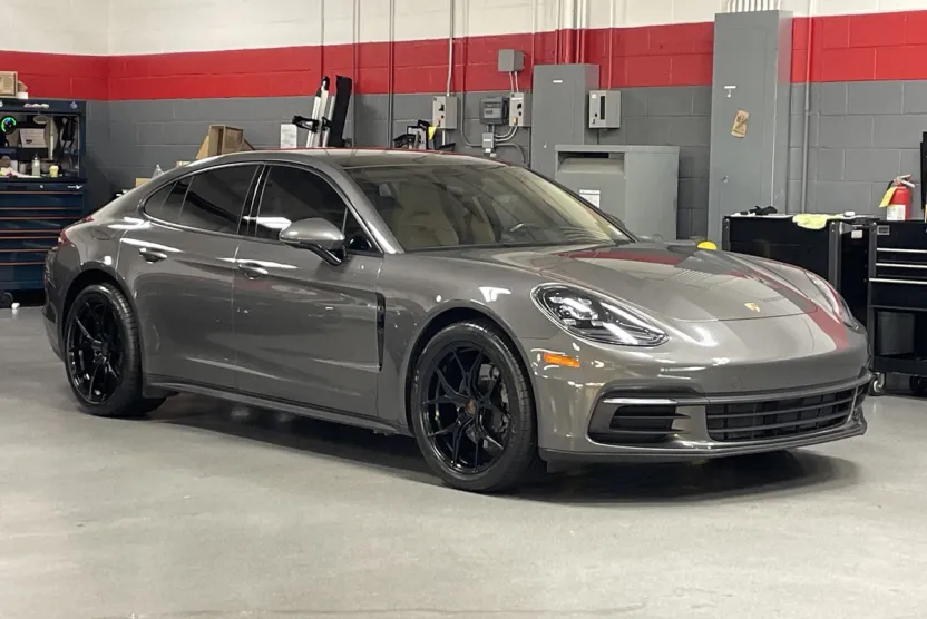 2017 Porsche Panamera 4 photo 1
