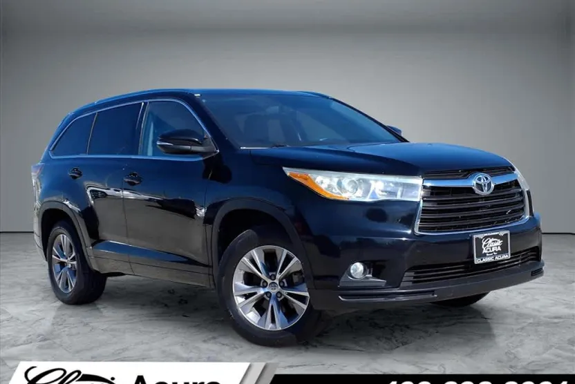 2014 Toyota RAV4 XLE photo 1