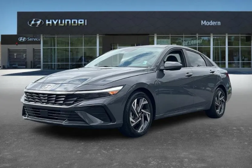 2024 Hyundai Elantra SEL Convenience photo 1