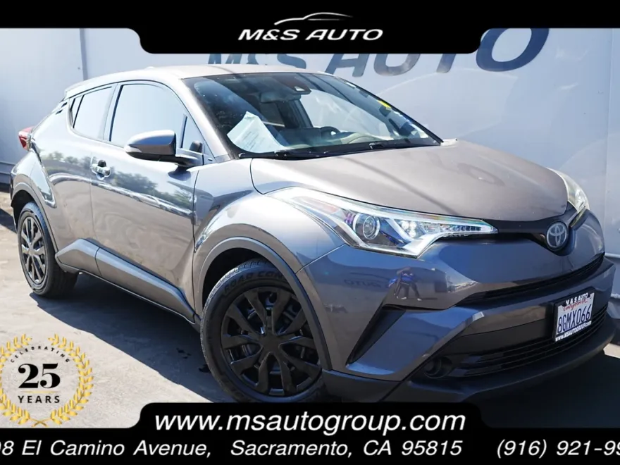 2019 Toyota C-HR LE photo 1