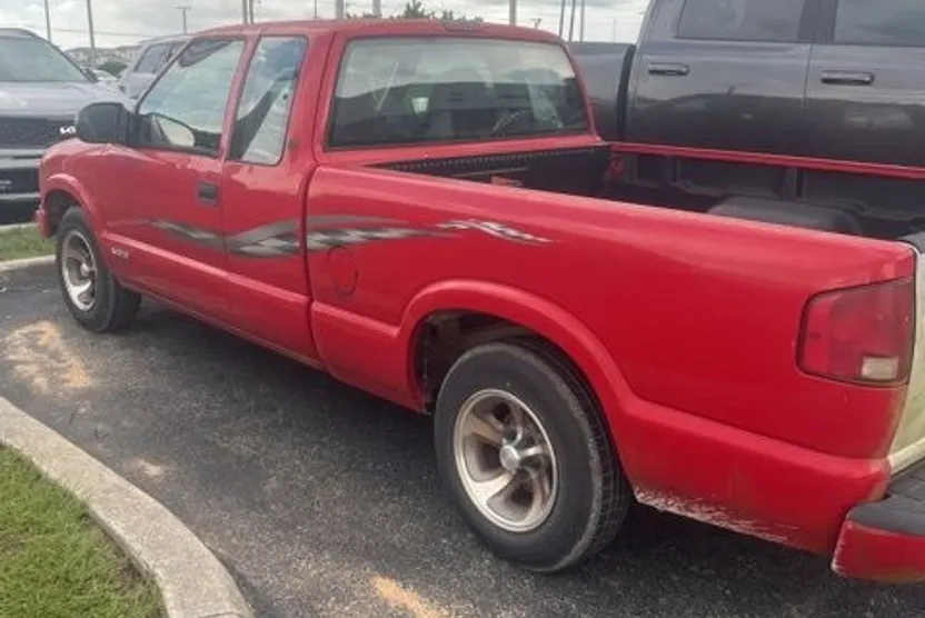2003 Chevrolet S-10 Pickup photo 1