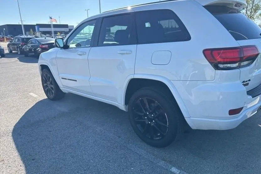 2018 Jeep Grand Cherokee Altitude photo 1