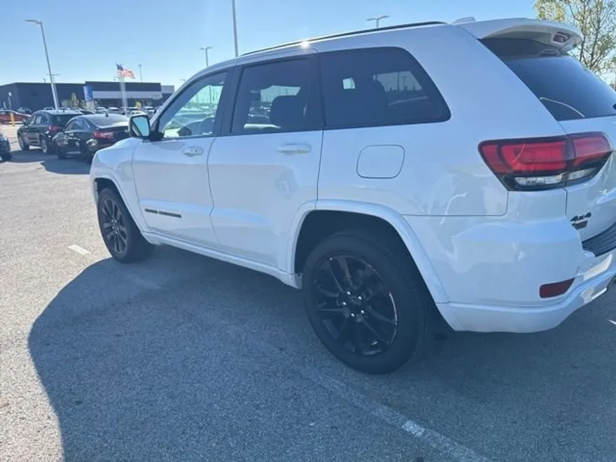2018 Jeep Grand Cherokee Altitude photo 1
