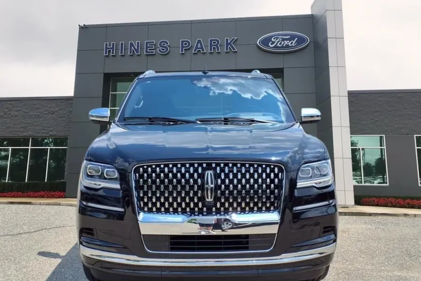 2024 Lincoln Navigator Black Label photo 1