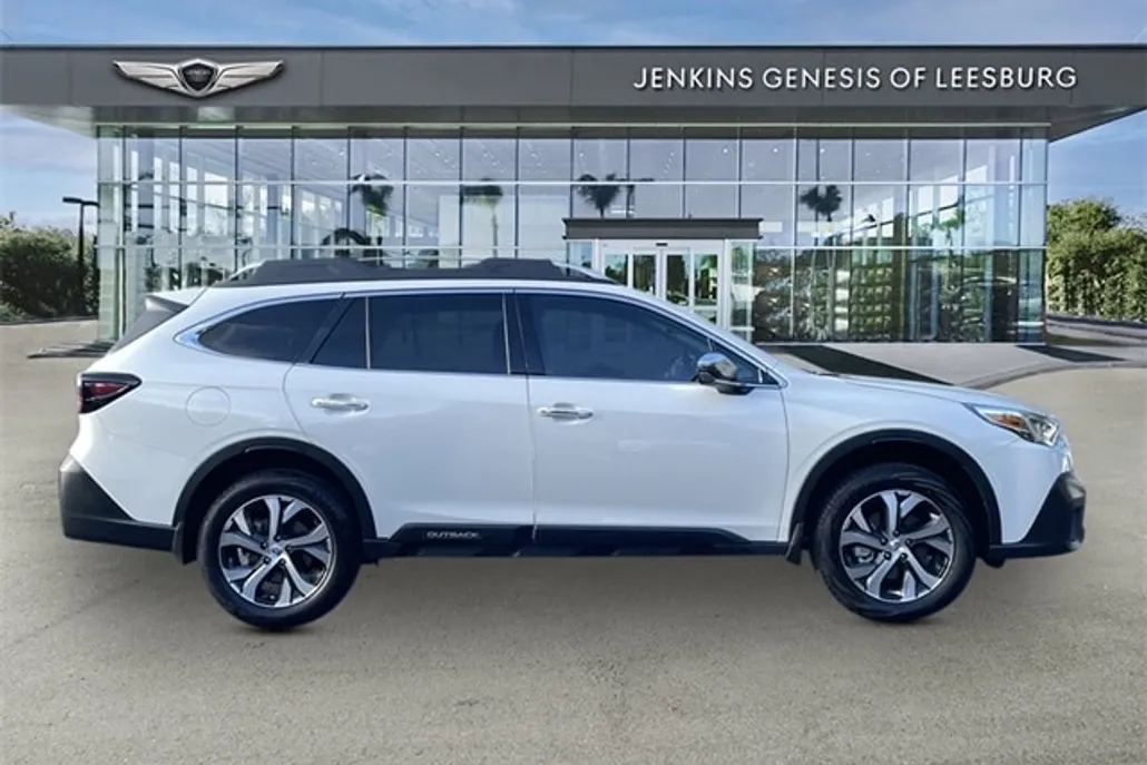 2022 Subaru Outback Touring photo 1