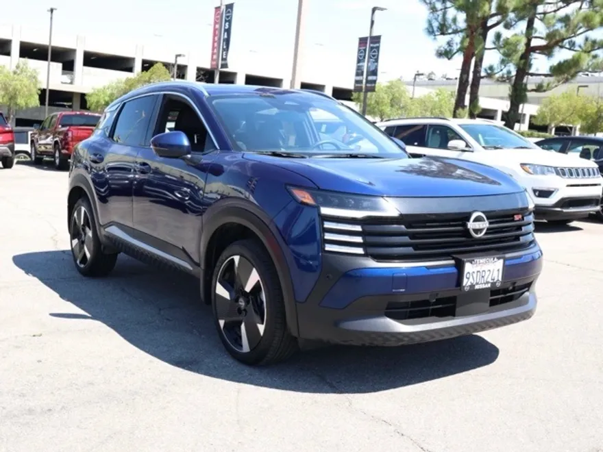 2025 Nissan Kicks SR photo 1