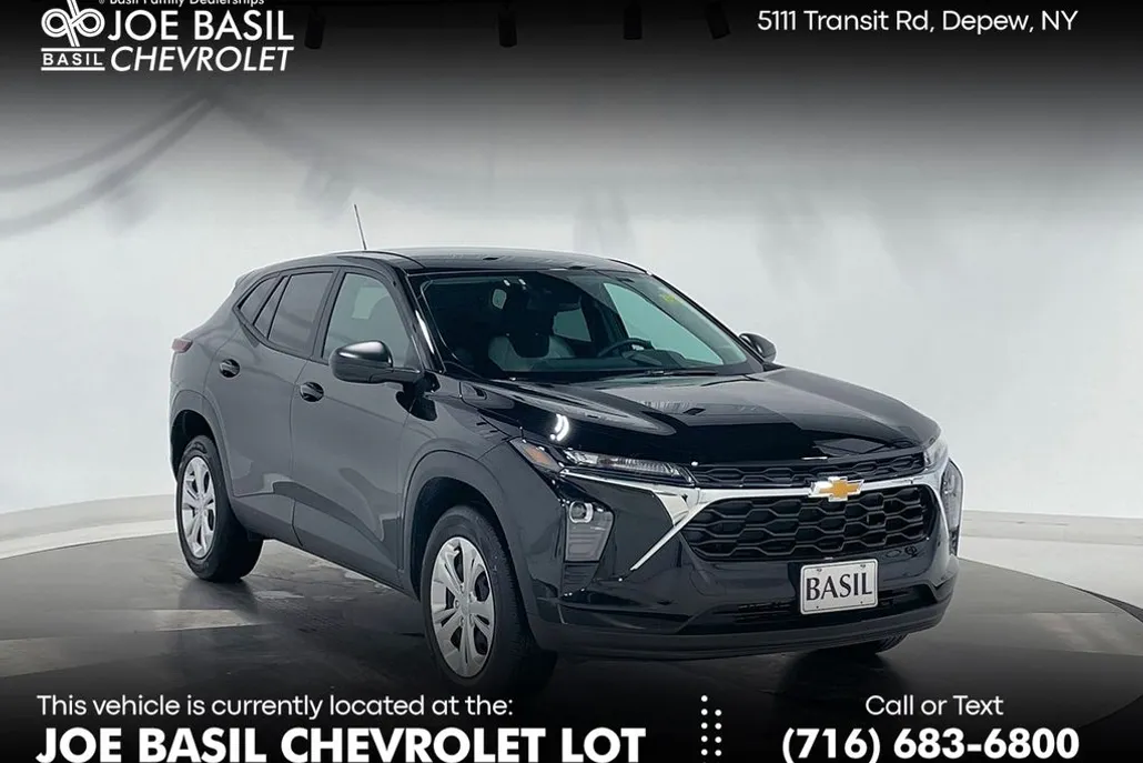 2024 Chevrolet Trax LS photo 1