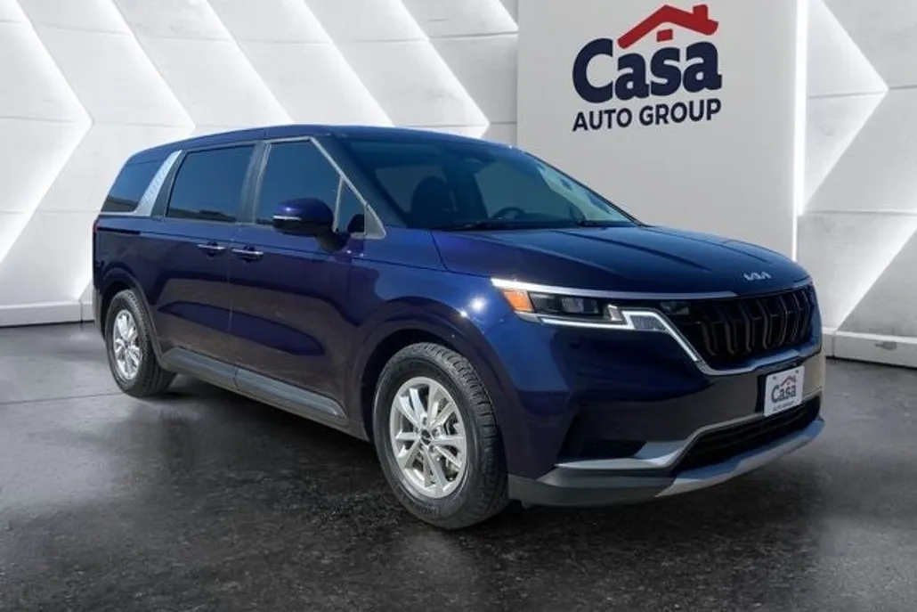 2024 Kia Carnival LX photo 1