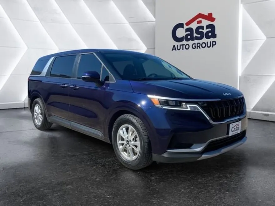 2024 Kia Carnival LX photo 1