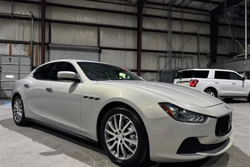 2014 Maserati Ghibli Base photo 1