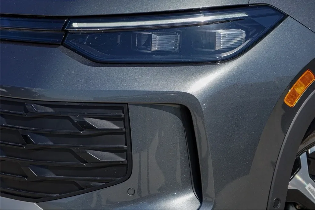 2025 Volkswagen Tiguan SE photo 1