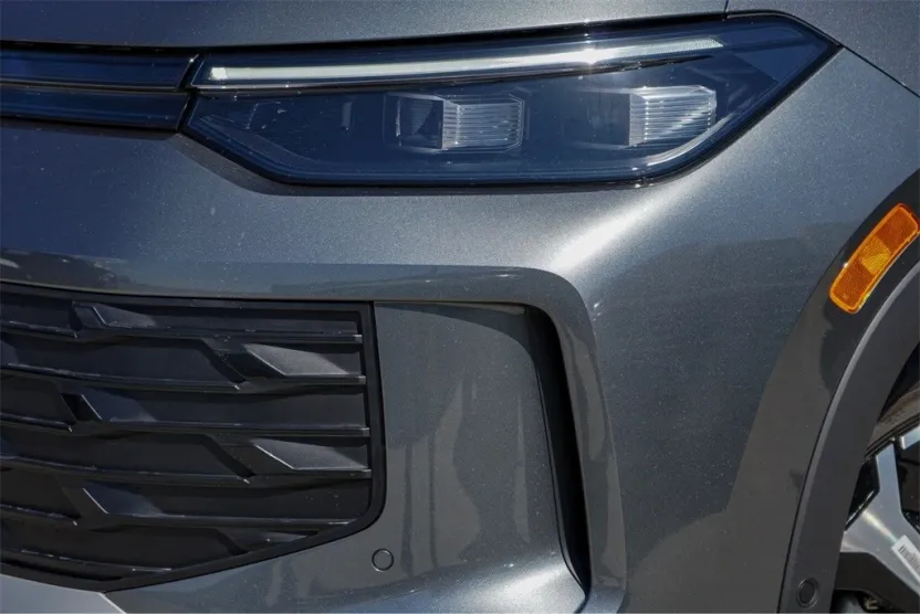 2025 Volkswagen Tiguan SE photo 1
