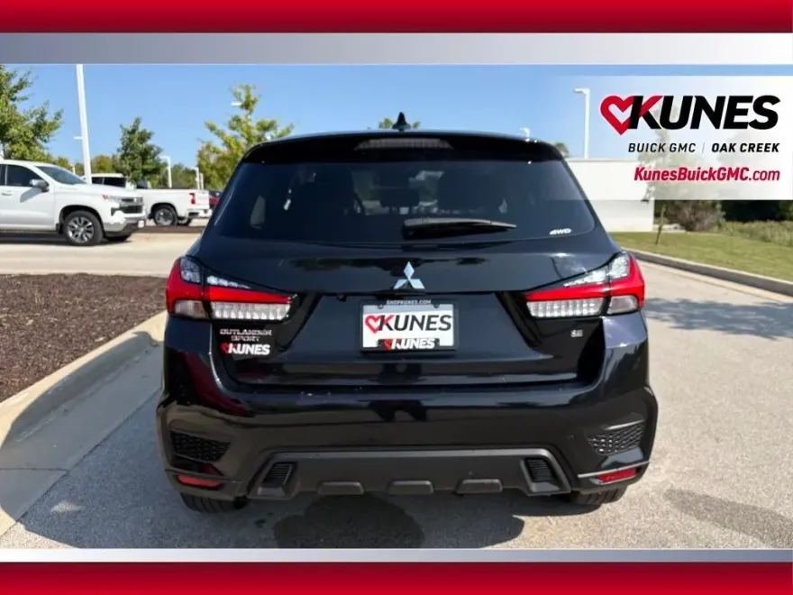 2024 Mitsubishi Outlander Sport SE photo 1