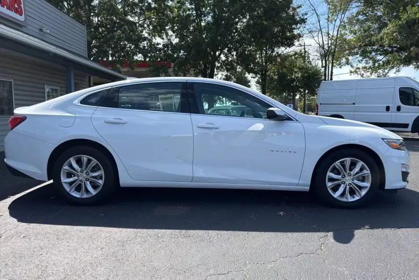 2022 Chevrolet Malibu 1LT photo 1