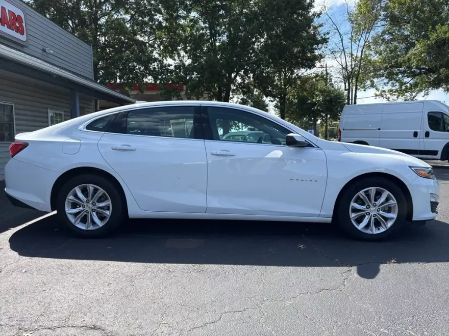 2022 Chevrolet Malibu 1LT photo 1