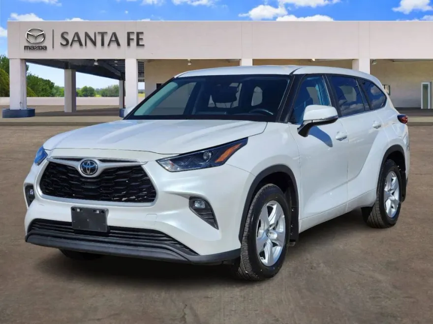 2023 Toyota Highlander L photo 1